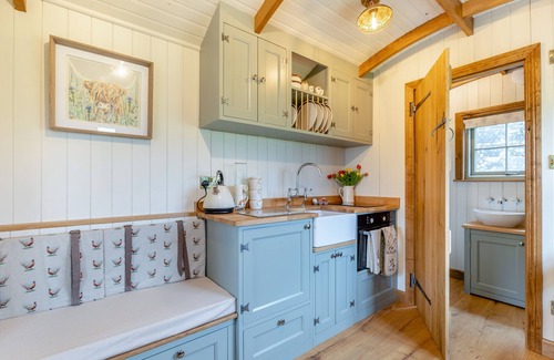 Blackwell in the Peak House | Hillside Hideout - One Bedroom House, Sleeps 2