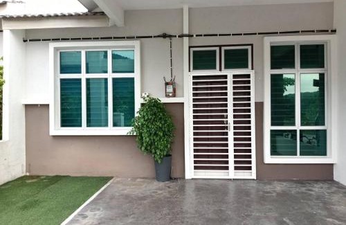 Pulau Sebang House | Hillside Homestay by UmmiSya