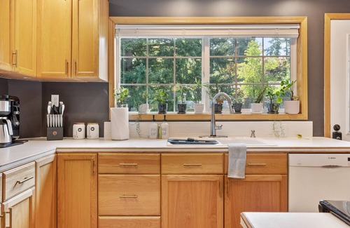 Jennings Lodge House | Hillside House: Epic 5 bedroom 2 bath oasis - Game room, pool table, spa & sauna