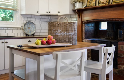 Daylesford House | Hillside - in central Daylesford, period home close to lake, shops and day spas