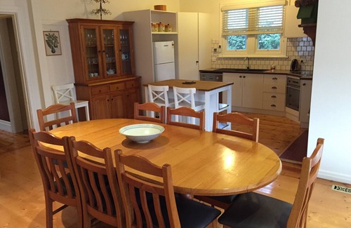 Daylesford House | Hillside - in central Daylesford, period home close to lake, shops and day spas