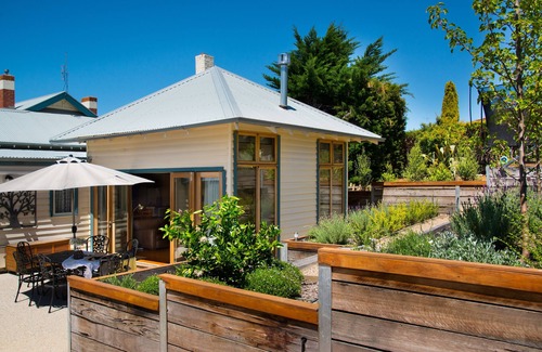 Daylesford House | Hillside - in central Daylesford, period home close to lake, shops and day spas
