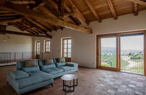 Castagnole delle Lanze House | Hillside In