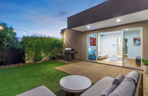 Mount Martha House | Hillside Luxe | Spa & Bay Views