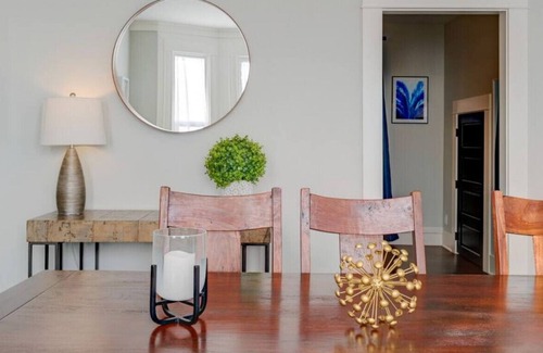 Magnolia House | ♛Hillside Magnolia Retreat♛~ Downtown Location ~