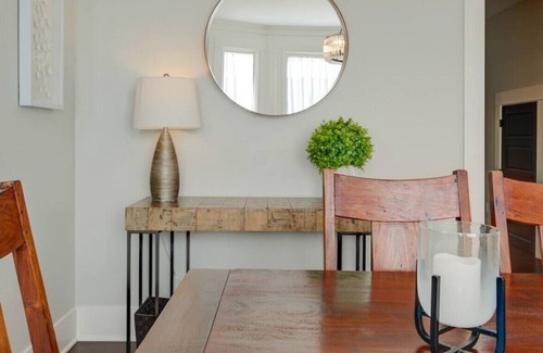 Magnolia House | ♛Hillside Magnolia Retreat♛~ Downtown Location ~