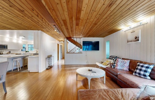 Sea Ranch House | Hillside tree house in redwoods with ocean views & pool access - dog-friendly