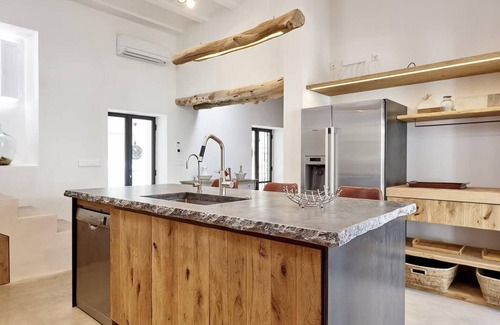 Sant Joan de Labritja Villa | Hillside villa with sea-views