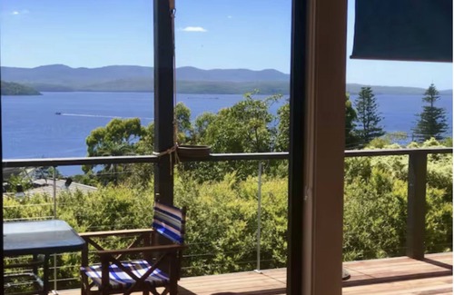 Mallacoota House | Hillstop pet Friendly With Panoramic Views