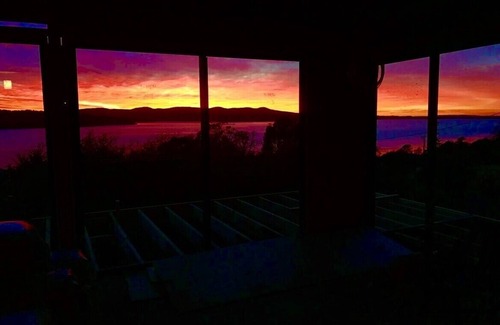 Mallacoota House | Hillstop pet Friendly With Panoramic Views