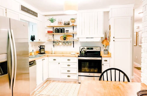 Morganton House | Hilltop Boho Bungalow close to Lake Blue Ridge and Downtown Blue Ridge