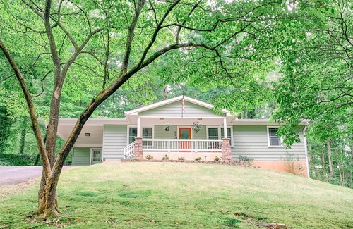 Morganton House | Hilltop Boho Bungalow close to Lake Blue Ridge and Downtown Blue Ridge
