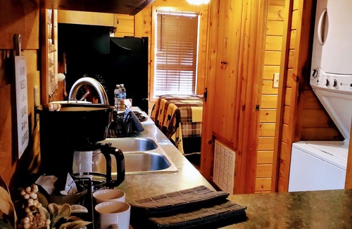 Newland Cabin | Hilltop Cabin