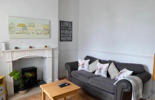 Chesterfield House | Hilltop Cottage