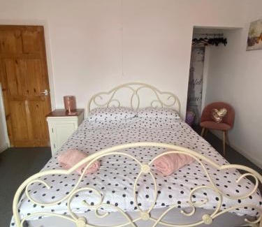 Chesterfield House | Hilltop Cottage