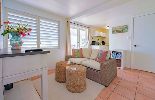 Contant Hill Apartment | Hilltop Cozy Efficiency with Breezes and Beautiful Sunset Views