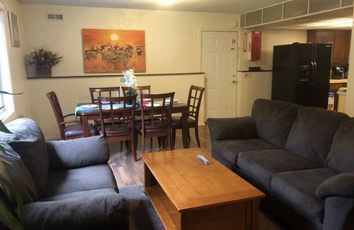 Mid-Hillside House | *Hilltop Emerald Stone*Clean, Safe and Comfortable