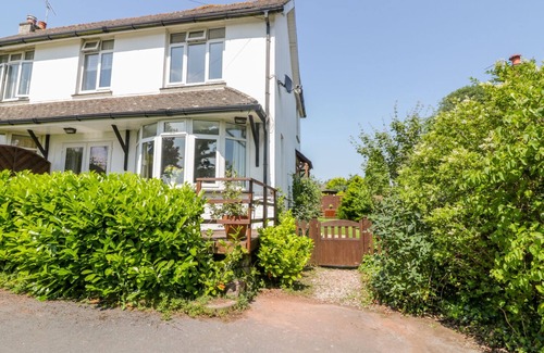 Stoke Gabriel Cottage | HILLTOP, family friendly, character holiday cottage in Stoke Gabriel