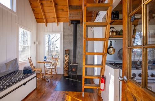 Lunenburg County Cabin | HillTop Farm Cottage