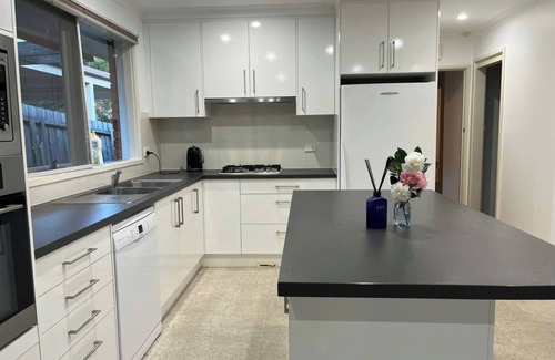 Ringwood North House | Hilltop Haven