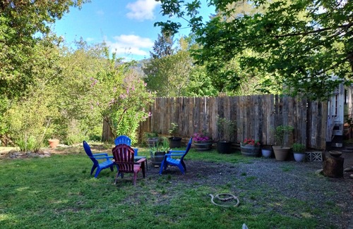 Willow Creek Cottage | HILLTOP HAVEN n2BR CottagenSerenity for your family & petsnMassage/Yoga avail