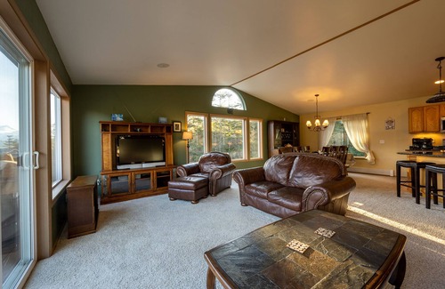 West Juneau House | HIlltop Haven