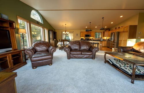 West Juneau House | HIlltop Haven