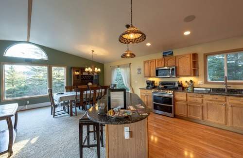 West Juneau House | HIlltop Haven