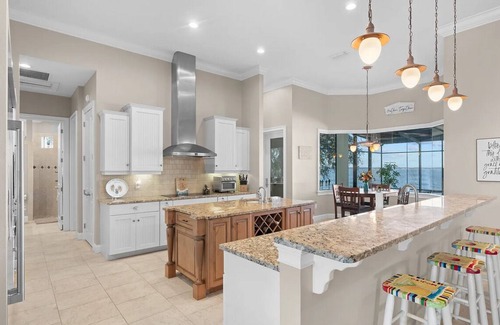Weirsdale House | Hilltop Hideaway- Pet Friendly Lake Weir Retreat W/Sandy Beach & Pool