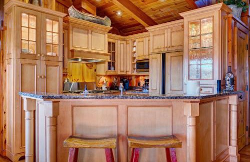 Mirror Lake House | Hilltop Hideaway