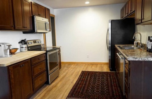 Frankfort House | Hilltop Home in Downtown Frankfort