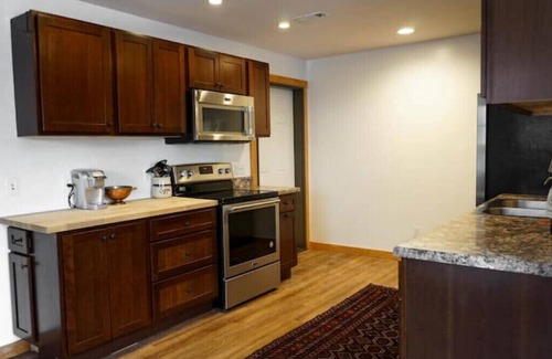 Frankfort House | Hilltop Home in Downtown Frankfort