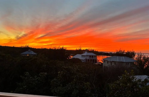 Green Turtle Cay House | Hilltop House GTCnExceptional views of Cocoa Bay and Atlantic Ocean