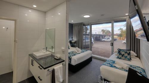 Broken Hill Hotel | Hilltop Motel