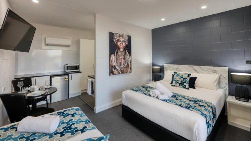 Broken Hill Hotel | Hilltop Motel