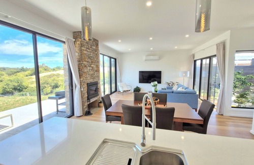 Creswick House | Hilltop Retreat Creswick Near Daylesford Ballarat