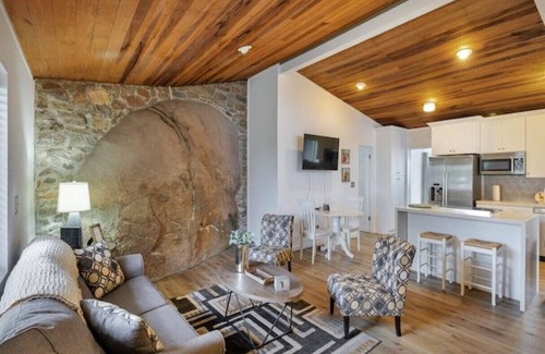 North Ridge Villa | Hilltop Retreat, Private Hiking Trails, Main House + 2 Vills, Open Views