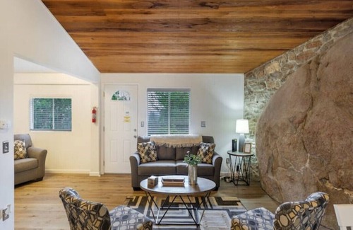 North Ridge Villa | Hilltop Retreat, Private Hiking Trails, Main House + 2 Vills, Open Views