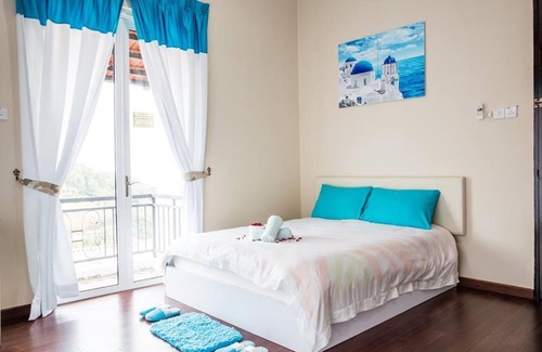 Tanjung Bungah Villa | Hilltop Seaview Villa by Little Cabin