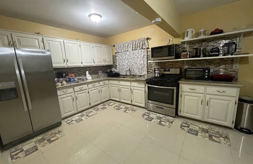 Montego Bay House | Hilltop singing bird villa