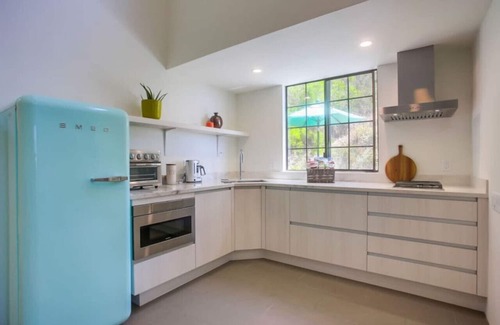 Del Mar Heights House | Hilltop Tower Guest Suite with Ocean Views