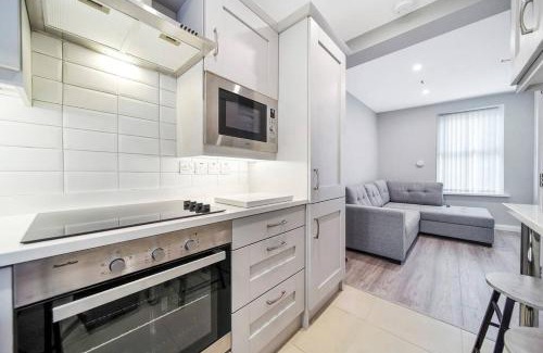 Londonderry Villa | HillTop View 'Sleeping 5 guests'