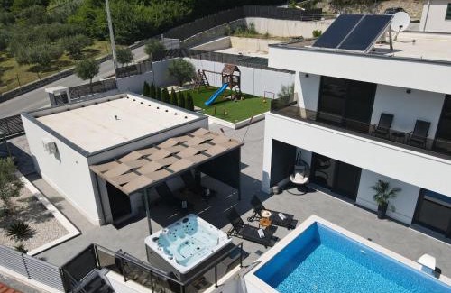 Mravince Villa | Hilltop Villa - Jacuzzi, Pool, Sauna