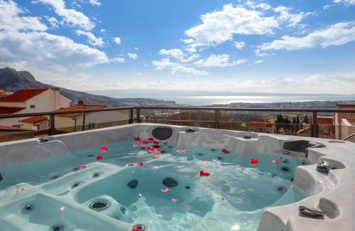 Mravince Villa | Hilltop Villa - Jacuzzi, Pool, Sauna