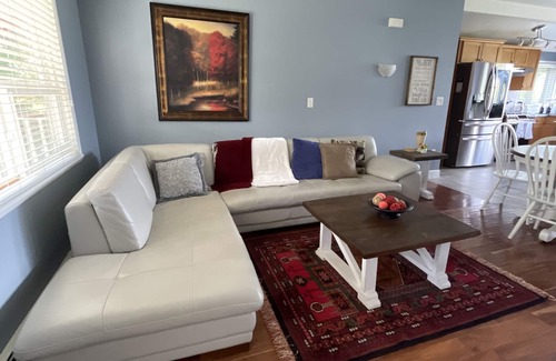 Langley House | Hilltop Vista mountain views 2 bedrooms