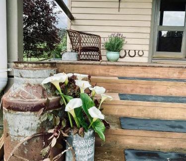 Bridge Creek House | Hillview Cottage