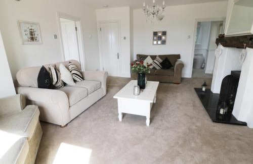 Knightwick House | Hillview Cottage