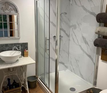 Bromham Apartment | Hillview Lodge