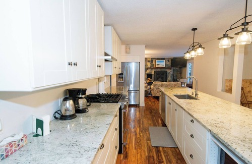 Kenora House | Hilly Hideaway Retreat~ lakefront cabin in Kenora
