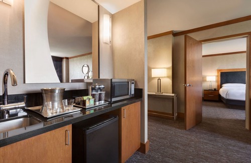Linthicum Heights Hotel | Hilton Baltimore BWI Airport